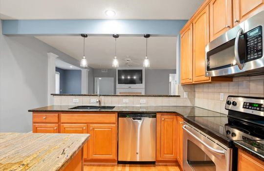 12-9324 Kenton St-12