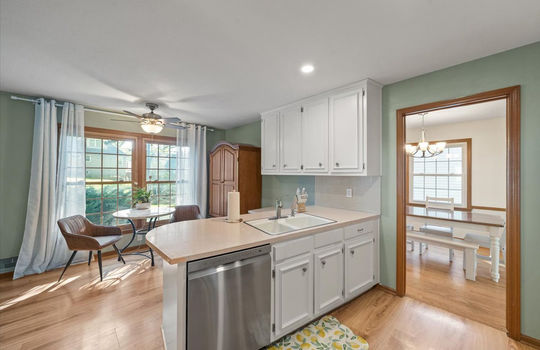 09-10439 Indiana Ave-23