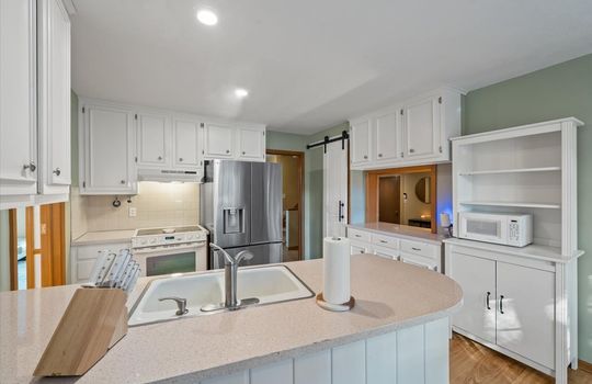 14-10439 Indiana Ave-9