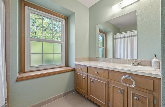 21-10439 Indiana Ave-22