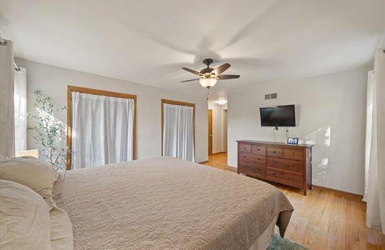 25-10439 Indiana Ave-20