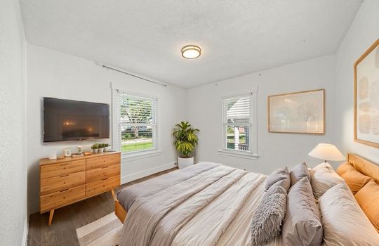 14-Project-1410-W-College-St-4 - Bedroom - Scandinavian - 1