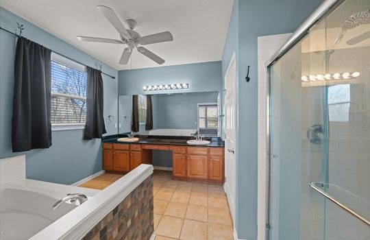 18-9324 Kenton St-18