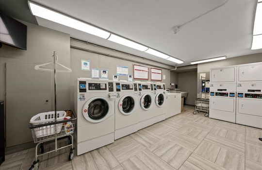 34-4545 Wornall Rd LE-3-25