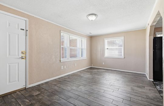 004-613 E Kansas Ave