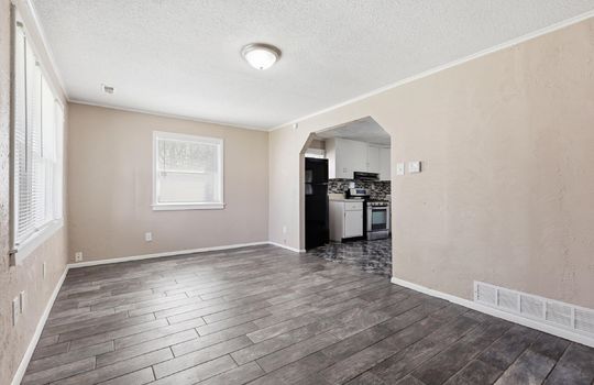 04-613 E Kansas Ave