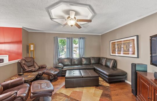 03-6493 N Delta Ave-1