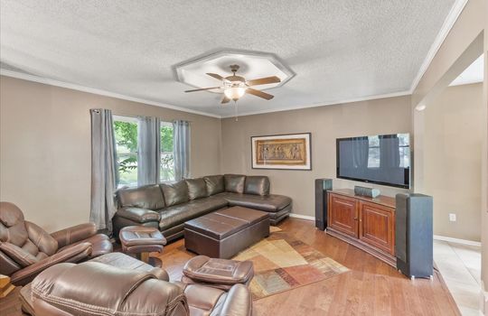 04-6493 N Delta Ave-2