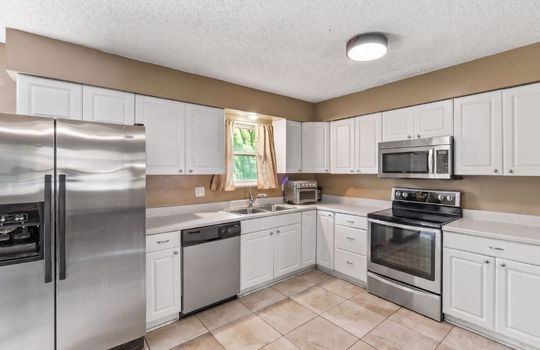 09-6493 N Delta Ave-26