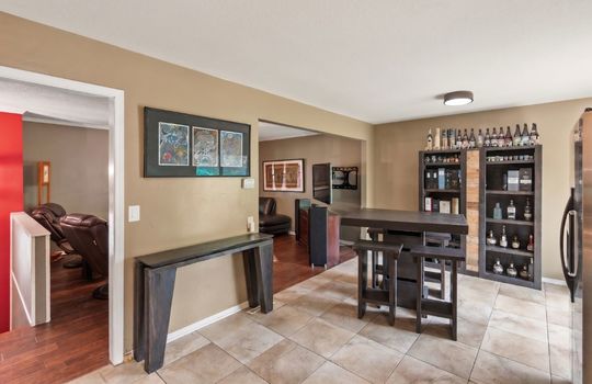 11-6493 N Delta Ave-26