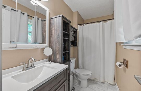 18-6493 N Delta Ave-13