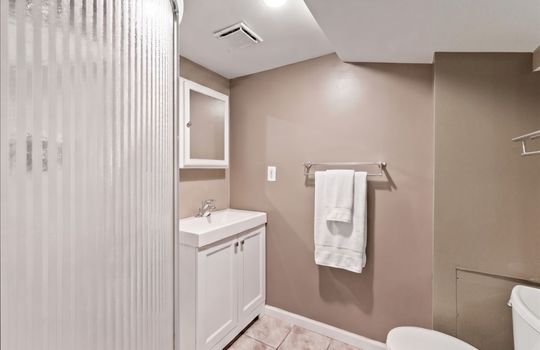 21-6493 N Delta Ave-26