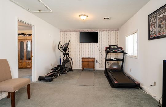 exercise room, equipment, tv