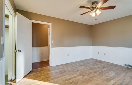 living area, doorway, hardwood floors