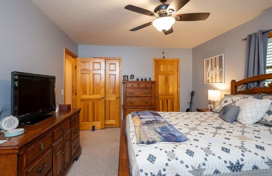 bed room, tv, armoire