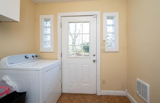 mud room, laundry, doorway, washer, dryer