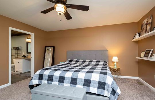 bedroom, ceiling fan, closet