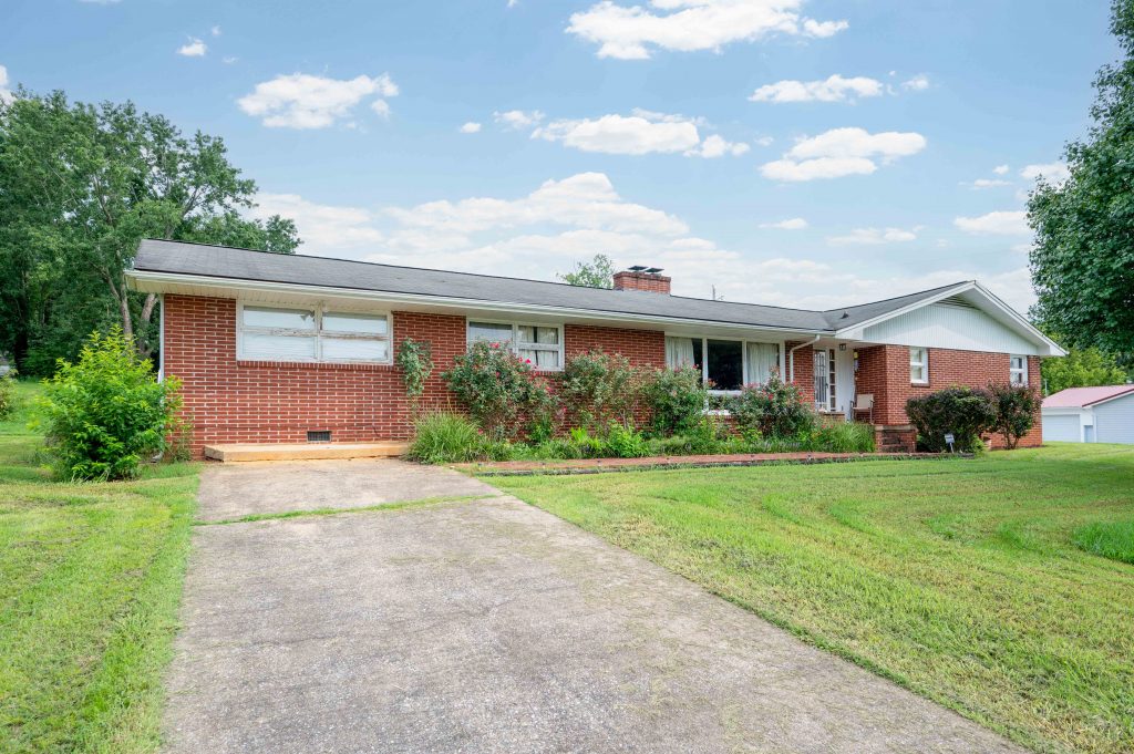 2704 Bloomingdale Road Real Estate For Sale Red Door Agency