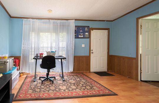 entryway, desk, chairs