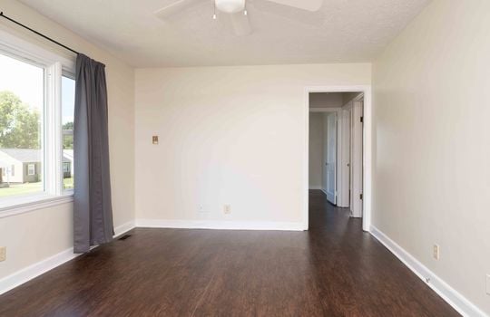 living area, ceiling fan, hardwood floors