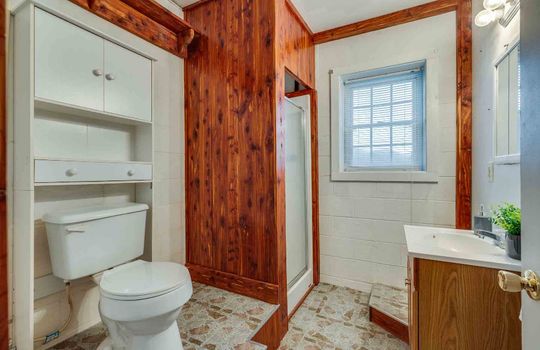 Basement Bath, Toilet, Shower, Sink, Window