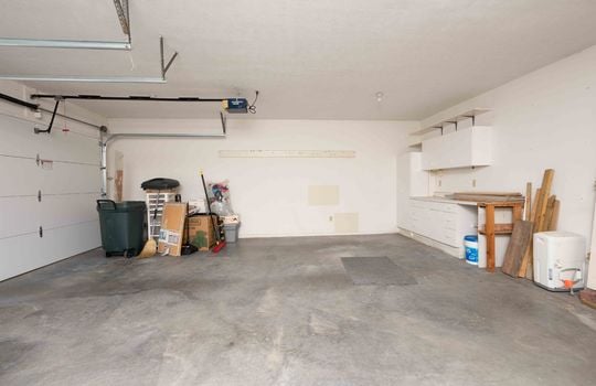 Garage, Concrete Flooring, Cabinets
