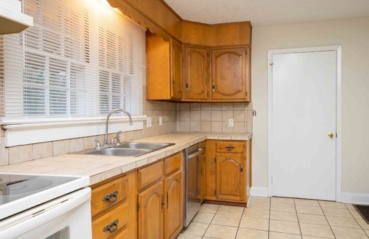 Kitchen, Oven/Range, Cabinets, Tile, Door, Window