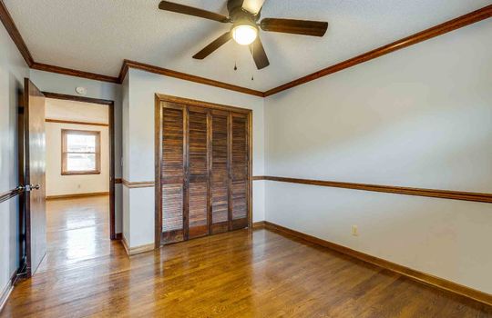 bedroom, hardwood flooring, ceiling fan, closet