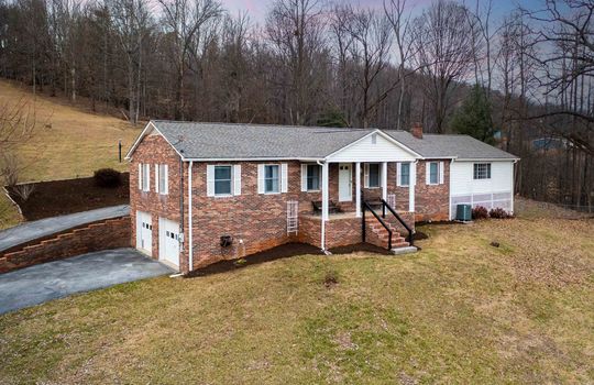 112 Fisher, Brick, yard, driveway, double garage, front porch