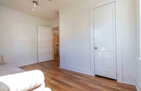 bedroom, laminate flooring, closet