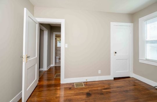 bedroom, hardwood flooring, closet