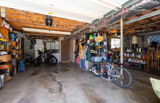garage, concrete flooring