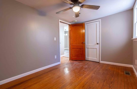 bedroom, hardwood flooring, closet, ceiling fan, window