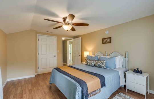 bedroom, laminate flooring, windows, ceiling fan, closet