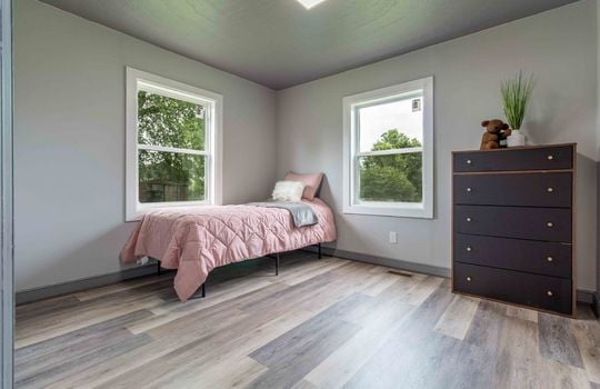 bedroom, vinyl flooring, windows