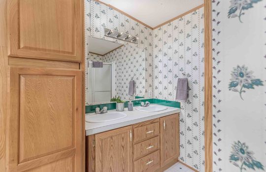 primary bath, linen cabinet, vanity, sink