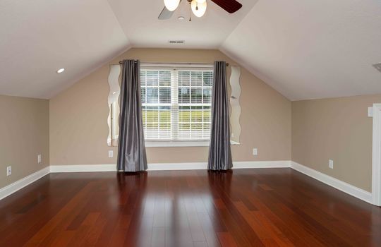 bedroom, cherry hardwood flooring, ceiling fan