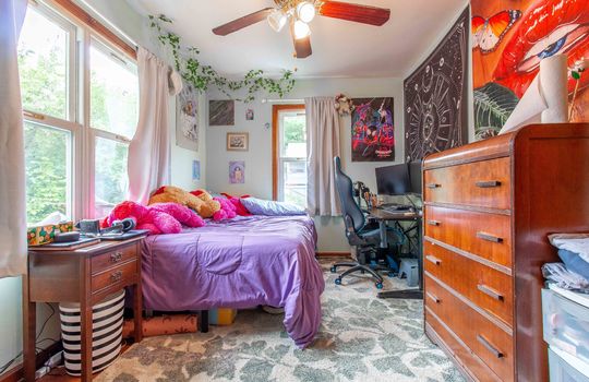 bedroom, hardwood flooring, ceiling fan window