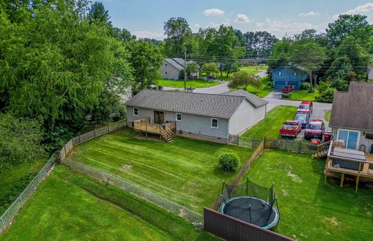 aerial view of back yard, back deck, fence, back door, one story home, vinyl siding