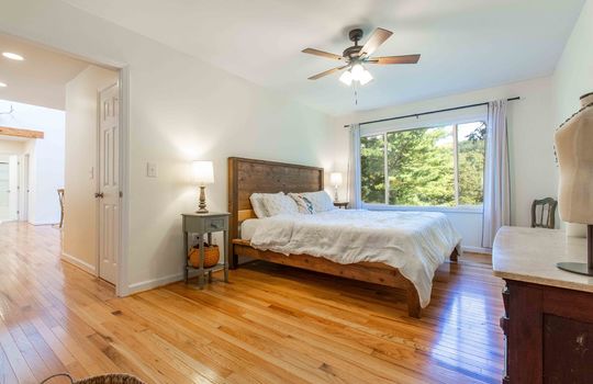 bedroom, closet, hardwood flooring, windows, ceiling fan