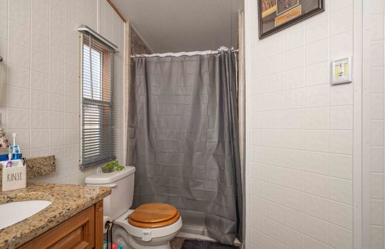 bathroom, toilet, shower/tub, window