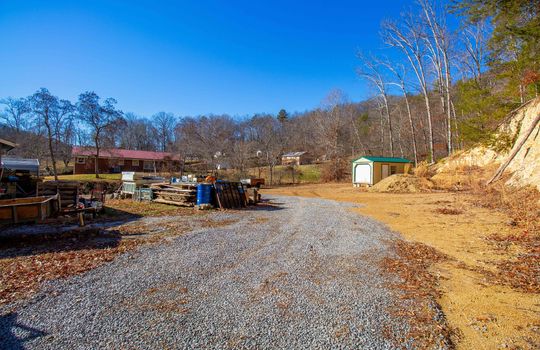 17.5 +/- wooded acres in Gate City, VA, dirt road, outbuilding, gravel road