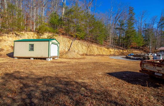 17.5 +/- wooded acres in Gate City, VA, dirt road, outbuilding, gravel road