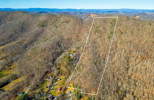 aerial view of 17.5 +/- wooded acres in Gate City, VA, property outline