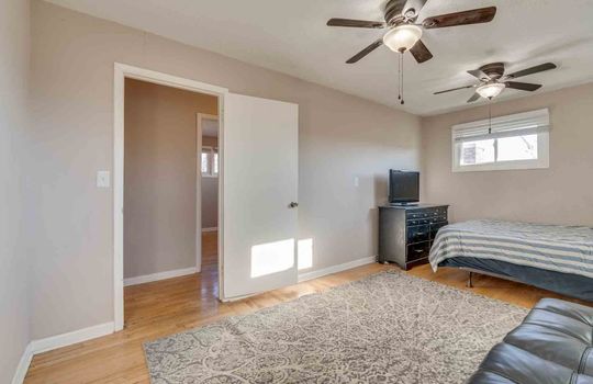 bedroom, hardwood flooring, window, ceiling fan