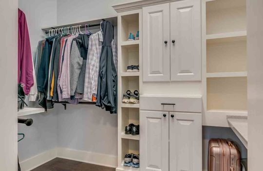 Walk in closet, built-in closet shelving/storage
