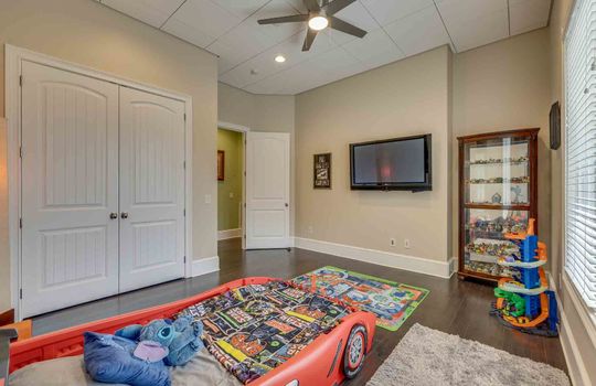 bedroom, hardwood flooring, closet, ceiling fan