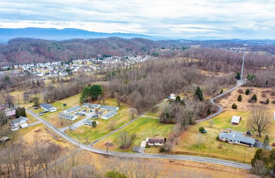 aerial view of property/neighborhood, mountain views