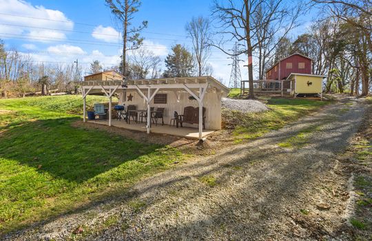 covered sitting area, barn, chicken coop, gravel driveway