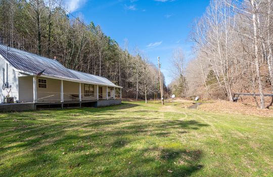 one story traditional home, 29.44+/- acres, front porch, front yard, metal roof, trees